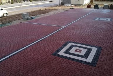 Haymana  Kilit Taşı Fiyatları Ortalama Kilitli Yol Parke Taşı Fiyatı 1 Palet (15,5 metrekare) 2.550 TL + Nakliye 100 m2 Kilitli Taş Fiyatı 18.000 – 18.500 TL arasıdır.