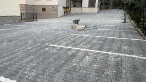 Beytepe Kilit Taşı Fiyatları Ortalama Kilitli Yol Parke Taşı Fiyatı 1 Palet (15,5 metrekare) 2.550 TL + Nakliye 100 m2 Kilitli Taş Fiyatı 18.000 – 18.500 TL arasıdır.