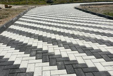 6 cm Ankara kilit taşı Fiyatları (kilit parke) fiyatları 2026 itibarıyla genel olarak şu aralıklarda: 💰 Güncel fiyatlar (sadece malzeme) Standart gri 6 cm: yaklaşık 200 – 240 TL / m² Daha geniş piyasa aralığı: 230 – 300 TL / m² (kaliteye göre) Renkli/desenli modeller: 230 – 290 TL / m²